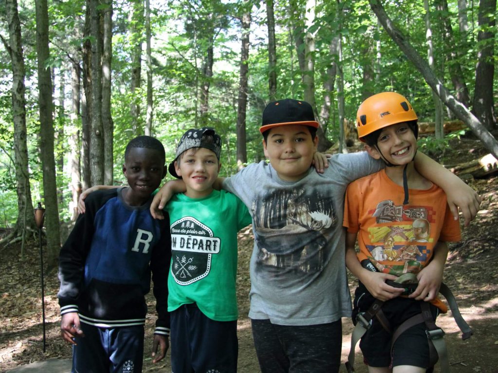Campeurs, Base de plein air Bon départ, Fondation