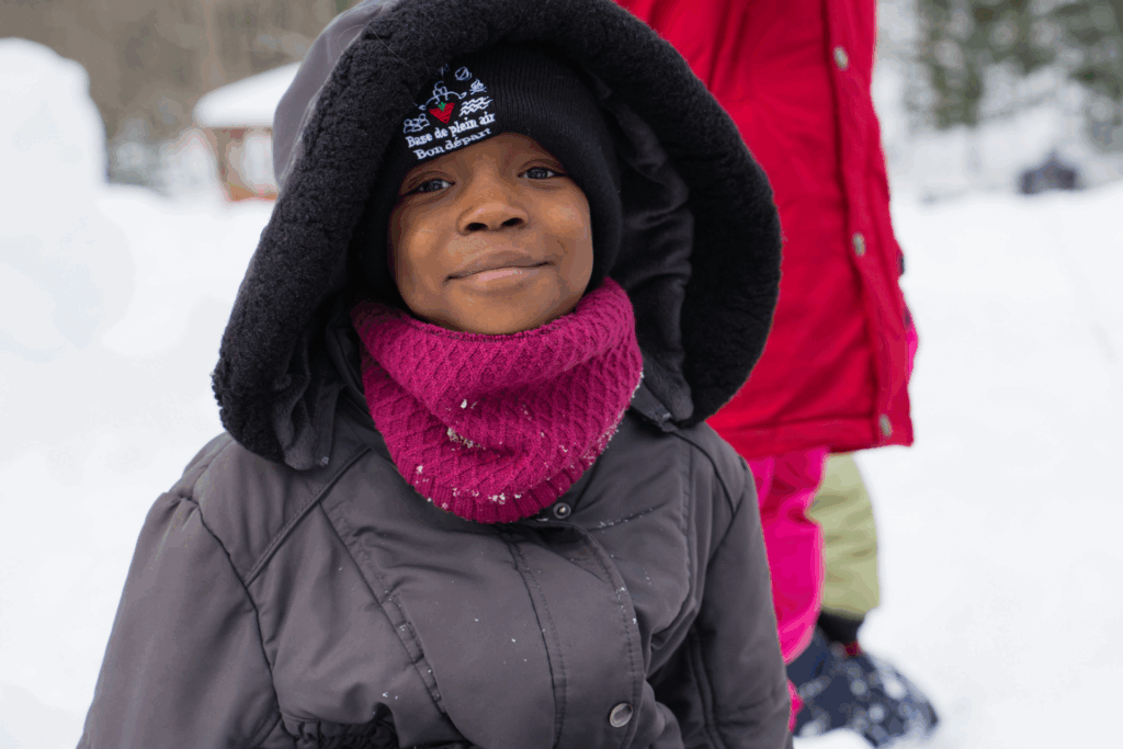 Base de plein air Bon départ, enfant dans la neige
