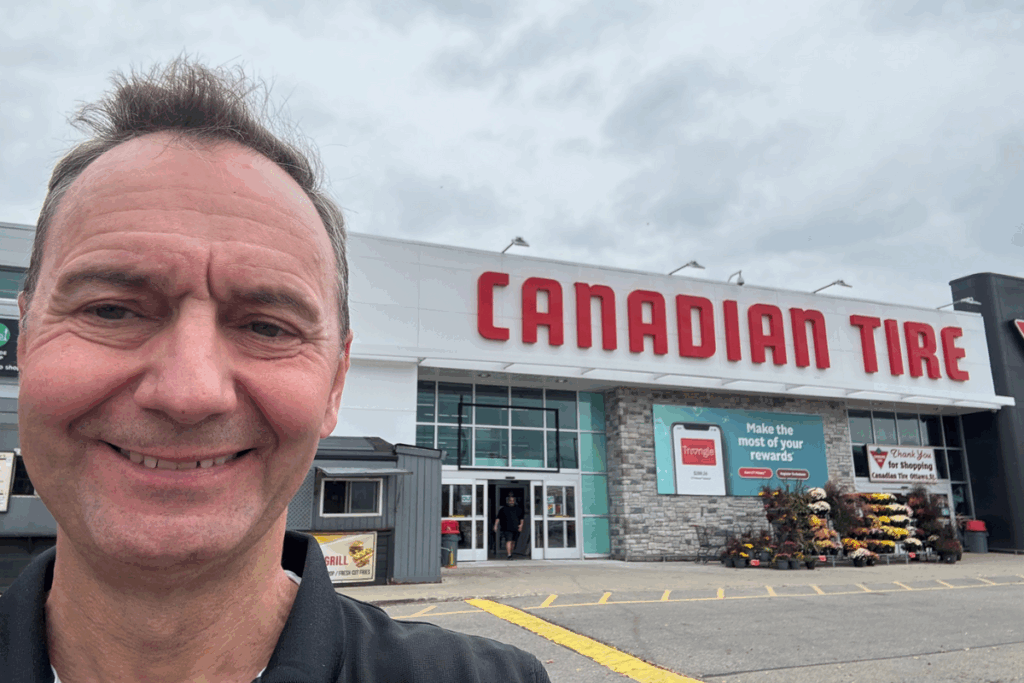 Kevin Mann, marchand Canadian Tire Kitchener West (Ontario) et gagnant du Tirage 50/50.